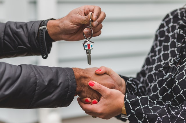 lender handing over house keys